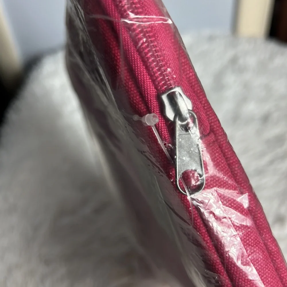 American Eagle AEO New with Tag Fall in Love Red Padded Laptop Computer Case